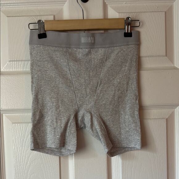 Skims Cotton Rib Boxer Shorts in Light Heather Grey size small - Picture 2 of 6